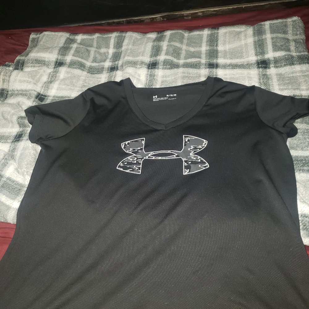 Black silk body armor t-shirt short sleeve v neck